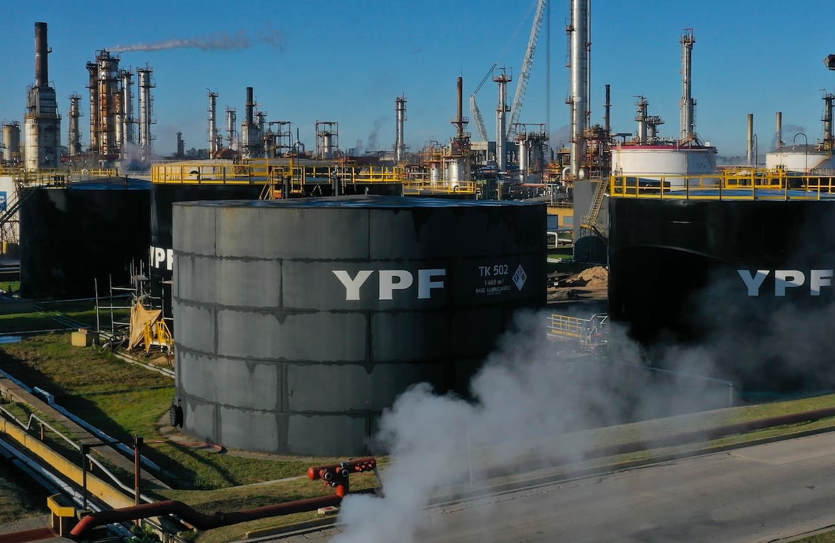 YPF vende Metrogas a Edenor por 780 millones de dólares, reconfigurando el mercado energético argentino