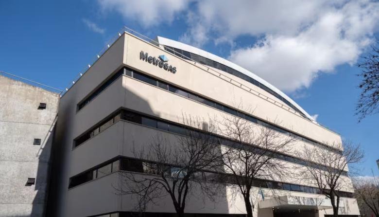 YPF vende MetroGAS a Edenor por US$780 millones: un nuevo gigante energético en Argentina