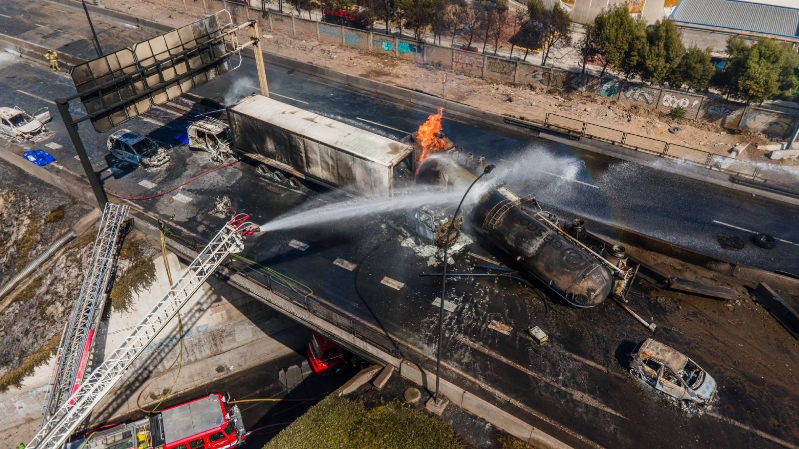 “Es un accidente grande y sin precedentes”: Aumentan a cinco los fallecidos por explosión en Renca y Carabineros inicia pericias en el lugar