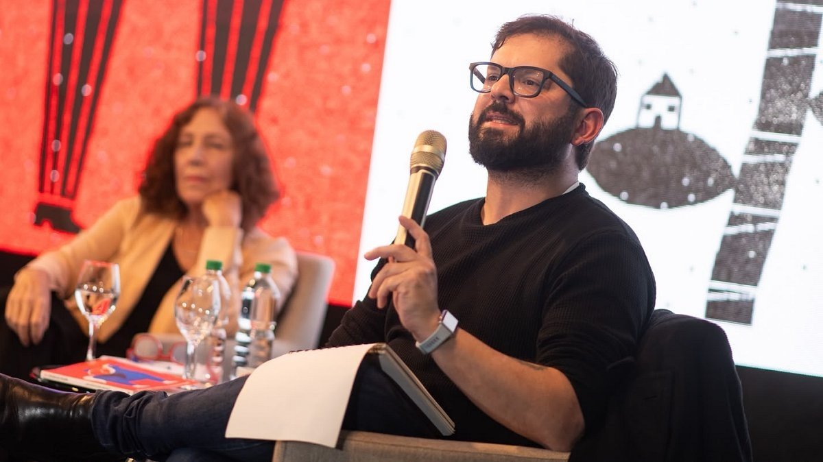 Boric llamó a la izquierda a no caer en el "hundimiento moral" por sus derrotas