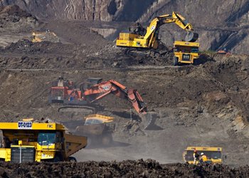 Economista: Grandes mineras y energéticas no miran mucho la megarreforma; invertirán en Chile sí o sí
