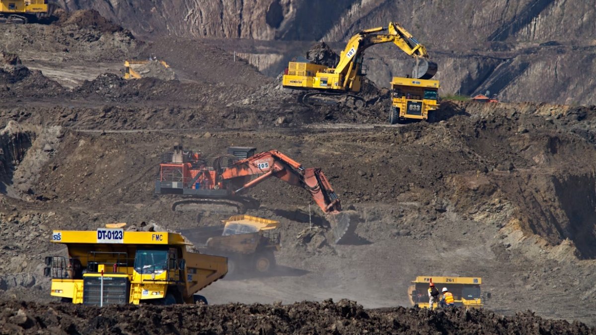Economista: Grandes mineras y energéticas no miran mucho la megarreforma; invertirán en Chile sí o sí