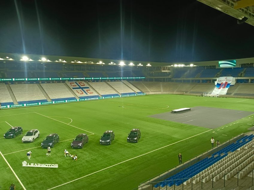La presentación del nuevo auspiciador de Cruzados en el Claro Arena