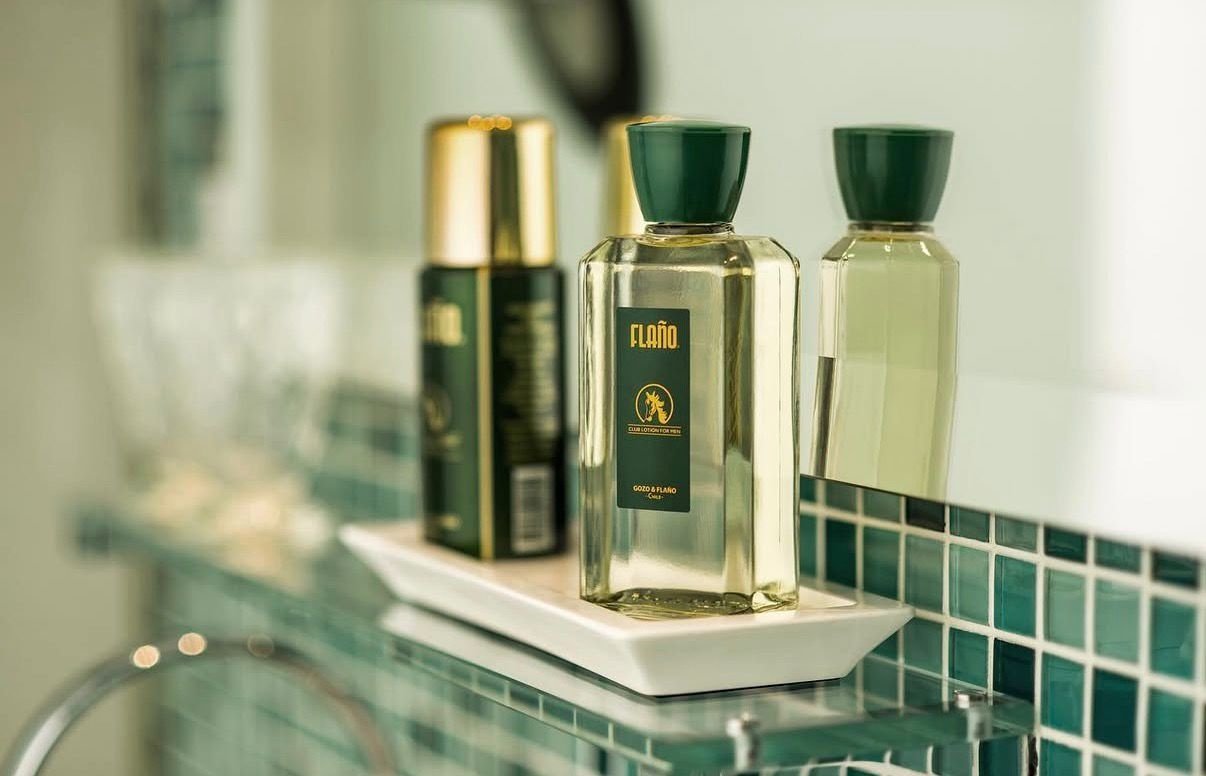“Mi tata usaba Flaño”: La historia de sobrevivencia del perfume chileno que lleva más de 70 años en el mercado y se convirtió en símbolo de nostalgia