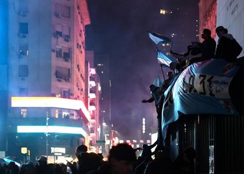 Desalojo de hinchas en Buenos Aires dejó al menos 12 detenidos