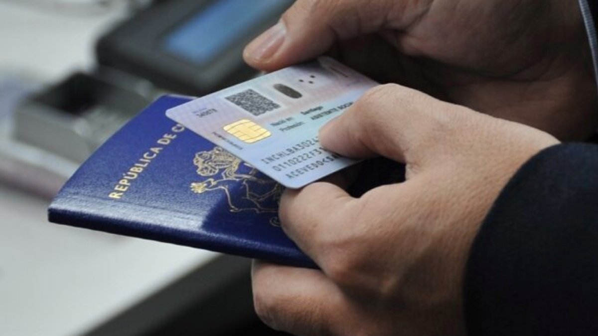 Parlamentarios exigen explicaciones del Registro Civil por entrega indebida de cédulas a extranjeros