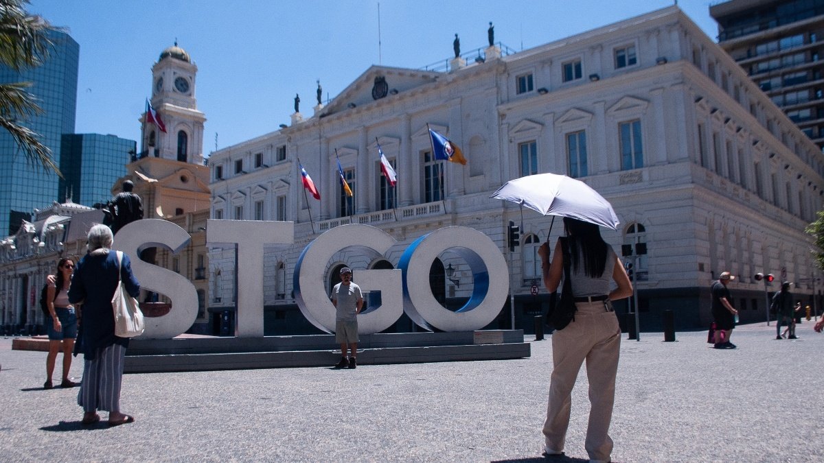 Santiago se tomará un respiro de la ola de calor, pero las máximas se mantendrán sobre los 30°