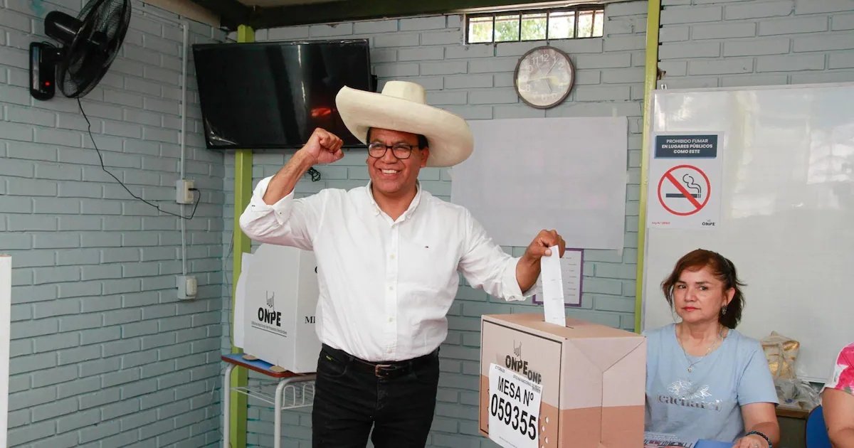 Roberto Sánchez, el candidato de izquierda que busca repetir el triunfo de Pedro Castillo y llegar a la Presidencia en Perú