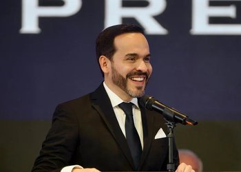Iván Garzón, politólogo colombiano: “La decisión de De la Espriella de eliminar al Comisionado para la Paz es una puesta en escena del juicio público de castigo al gobierno de Petro”