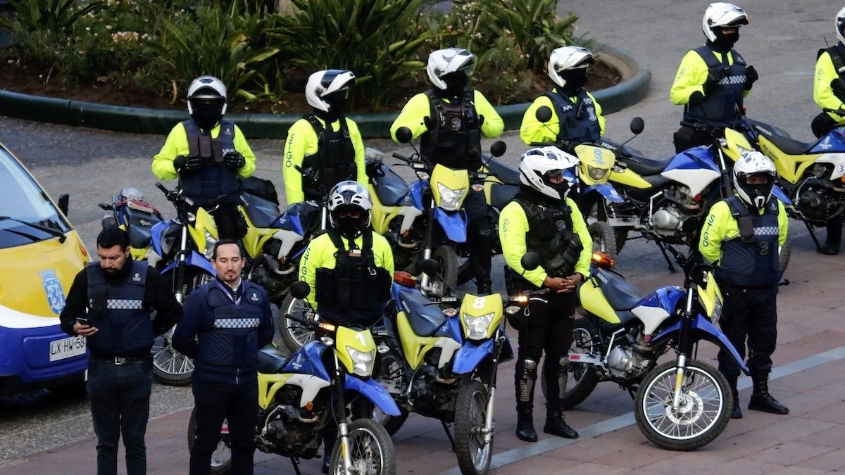 Santiago y Recoleta firman acuerdo de seguridad: Permitirá drones y patrullajes conjuntos
