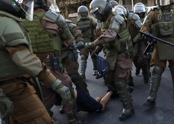 Republicanos piden apoyo emocional y financiero a uniformados condenados en el estallido