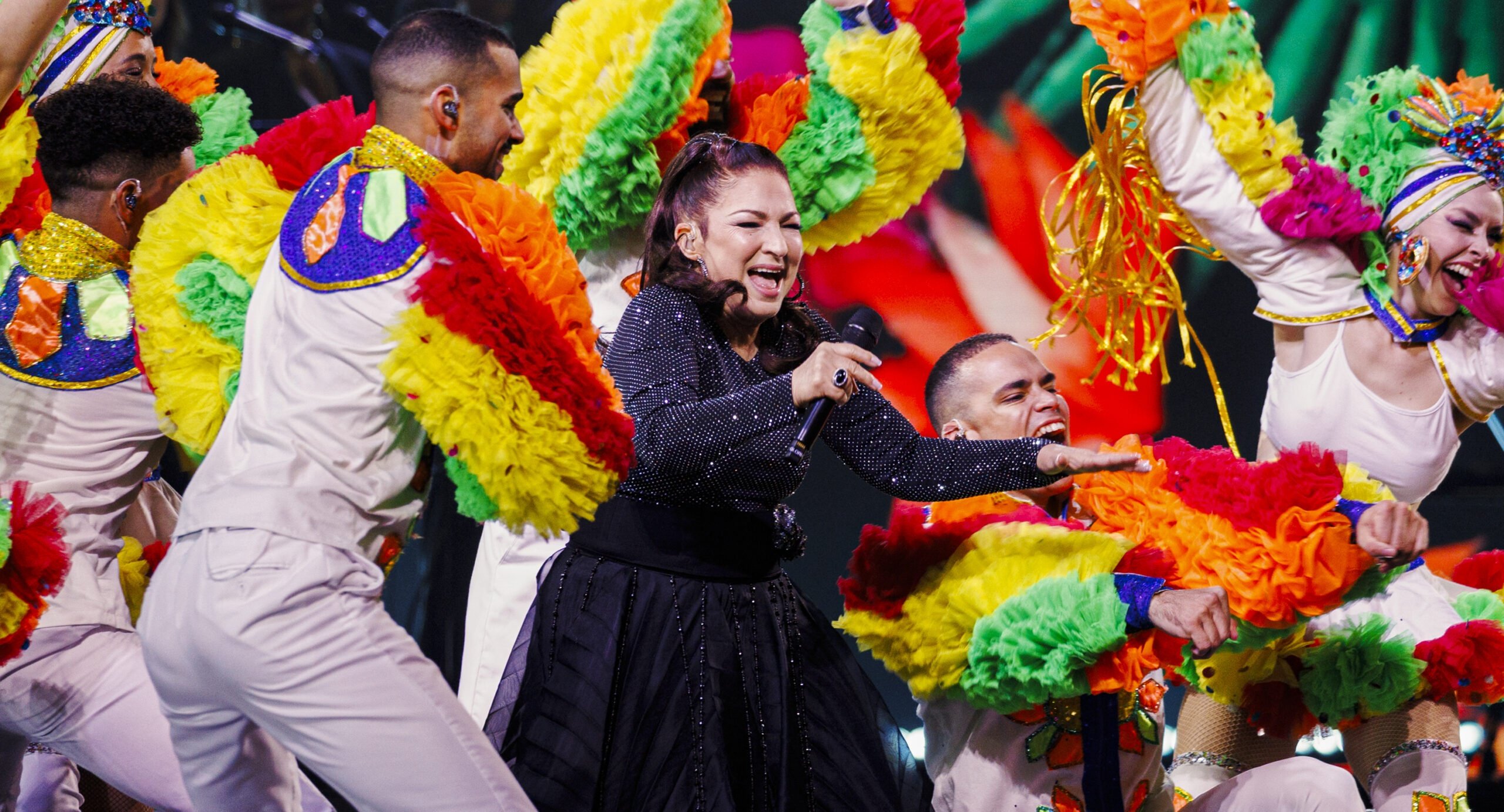 La batalla por el rating: Mega y show de Gloria Estefan superan por un millón de espectadores en rating  pese a apuesta humorística de Chilevisión con Bombo Fica