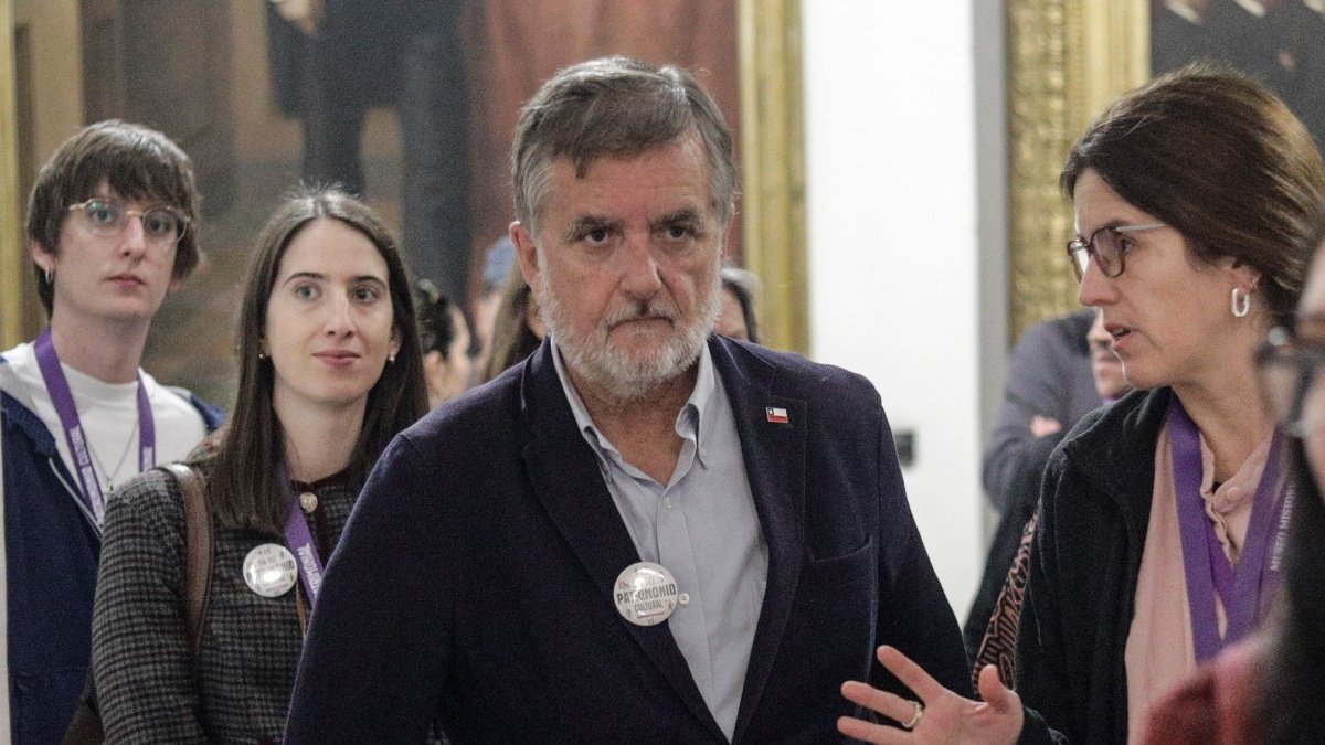 “Defenderse apuntando a una actriz es inaudito y una bajeza”: la dura crítica del exjefe de la Secom de Boric al ministro Undurraga