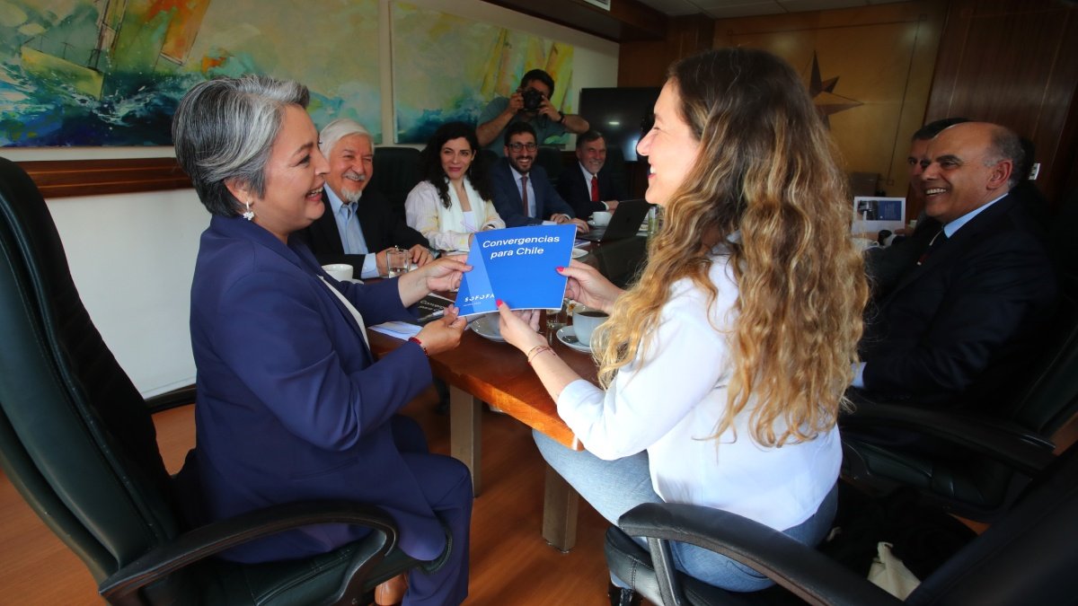 Jara abrió ronda de Sofofa con candidatos presidenciales
