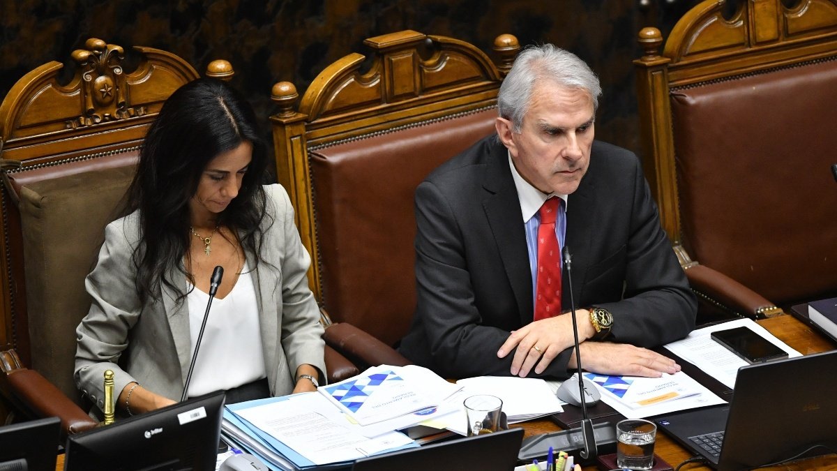 “No estemos buscando errores comunicacionales cuando recién llevamos 15 días de gobierno”: Moreira acusa “fuego amigo” en el oficialismo y sale en defensa de Sedini