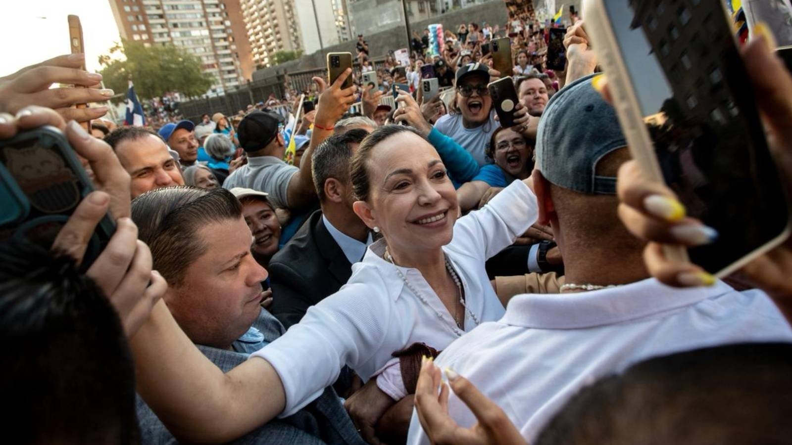 “Nos levantamos y vencimos”: El discurso de María Corina Machado frente a un mar de venezolanos reunidos en el centro de la capital