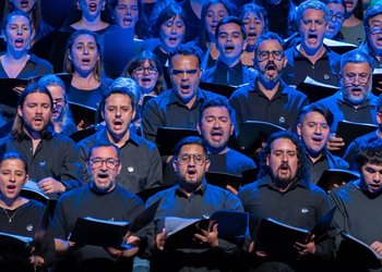 “De repente escuché mi voz y me gustó lo que escuché”: Puedes cantar, la iniciativa gratuita del Teatro del Lago de Frutillar que busca que todos se transformen en coristas