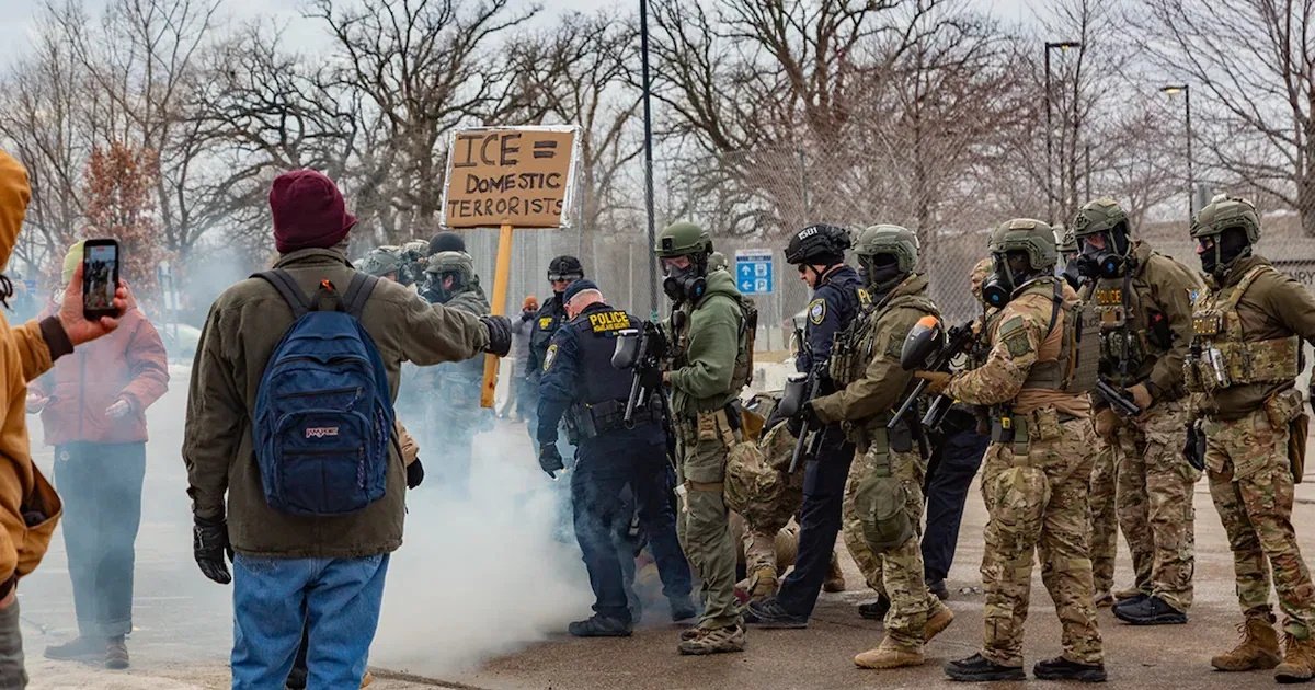 ¿Cuáles son los límites del alcance del ICE, la poderosa fuerza antiinmigración de Trump?