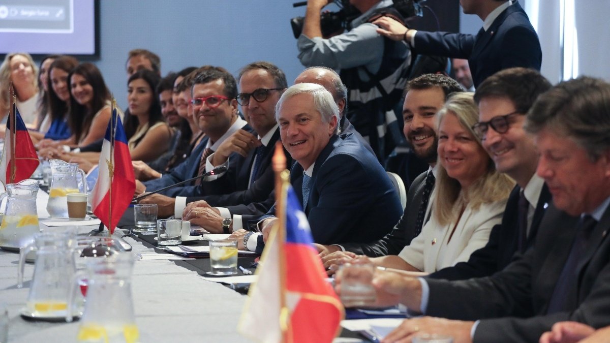 Tras dos postergaciones y con un nombre pendiente: José Antonio Kast da a conocer su equipo de subsecretarios