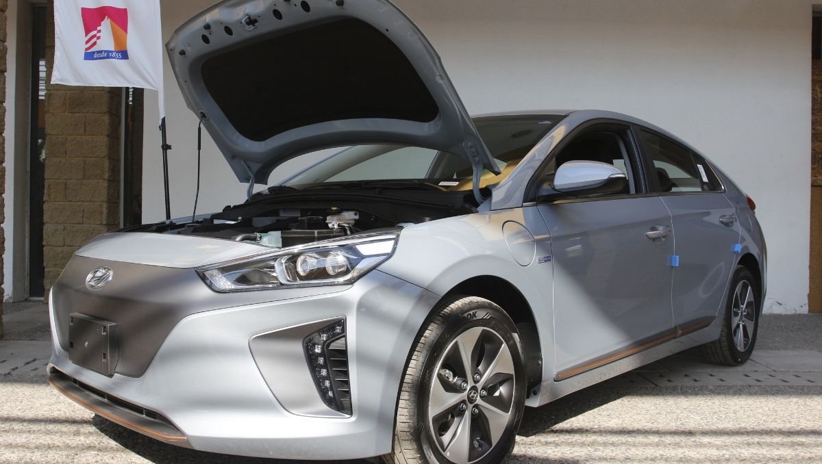 BancoEstado estrena crédito especial para comprar autos híbridos en medio del alza de combustibles