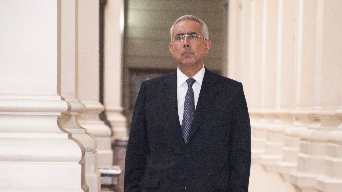 La trayectoria del fallecido Carlos Cortés: abogado en los casos Penta y SQM, defensor de Cristián Campos y director de Blanco y Negro