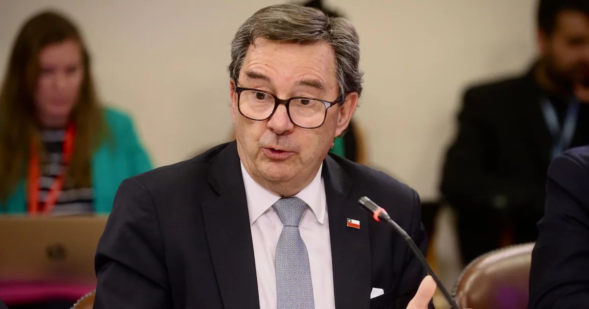Ministro de Defensa asegura que el gobierno tendrá un consejo de gabinete en la Antártica
