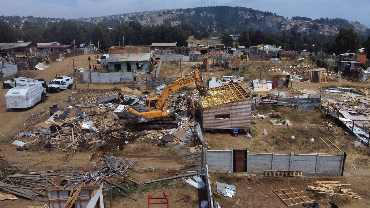 Desalojo de megatoma: Cordero apunta a grupos "antisistema" por disturbios