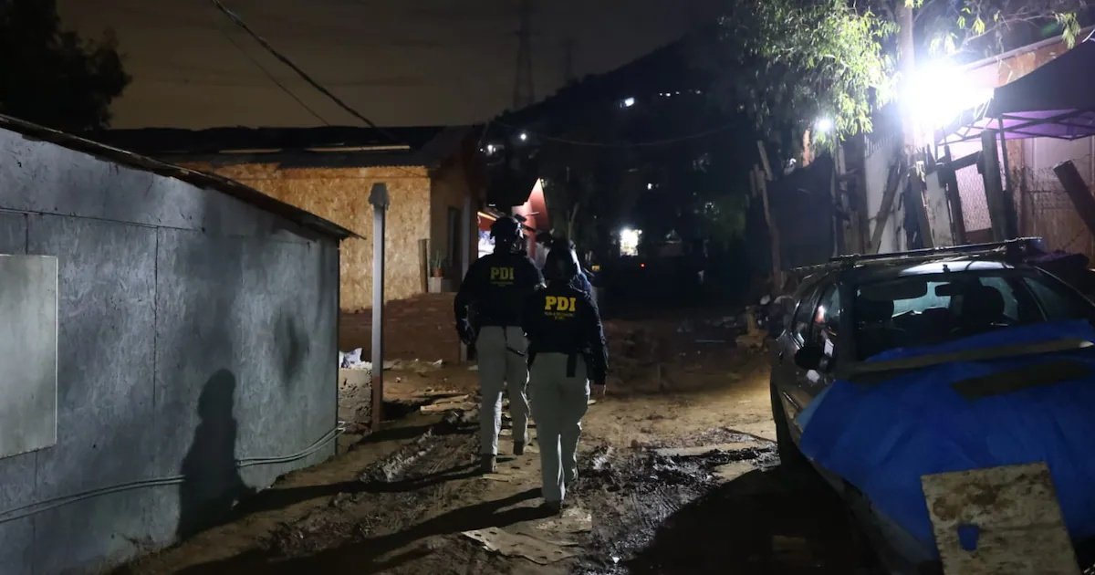 Fiscalización en campamento en Lampa deja a un prófugo por violación y otro por violencia intrafamiliar detenidos