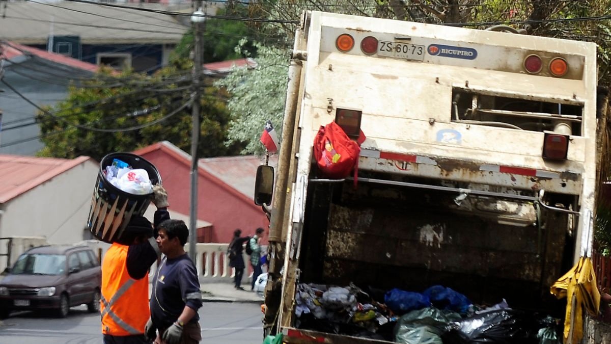 Ante desabastecimiento de gasolina por alza de precios, Municipalidad de Placilla informó paralización de su camión recolector de basura
