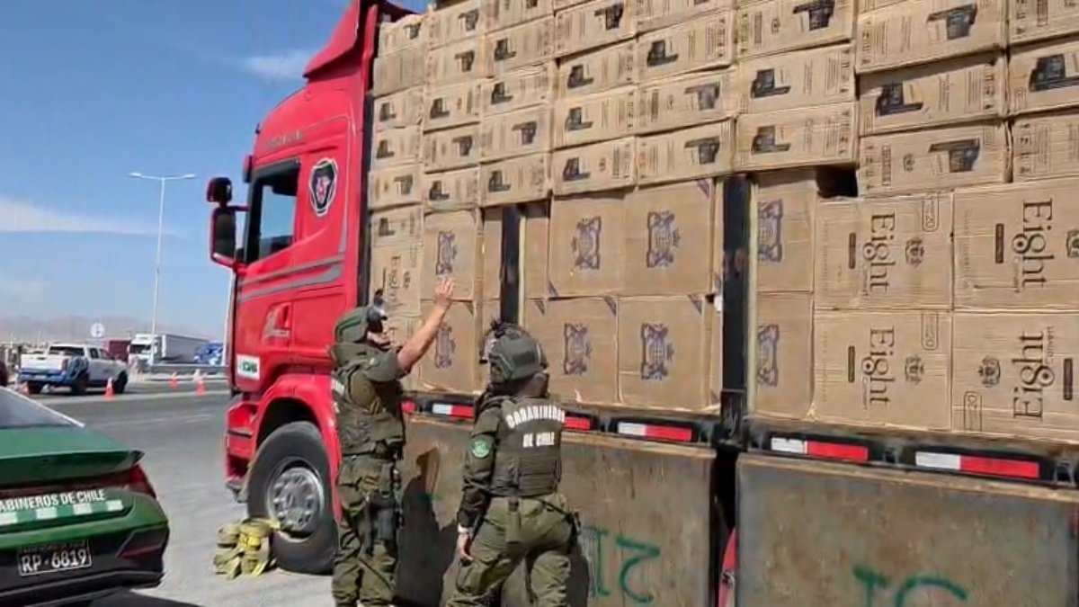 Decomiso récord: Incautan más de 2 millones de cajetillas de cigarros