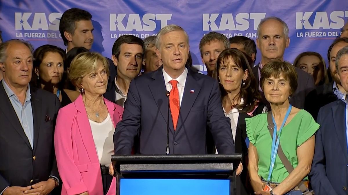 Frío encuentro entre Matthei y Kast: la excandidata pide apoyar al líder republicano en balotaje