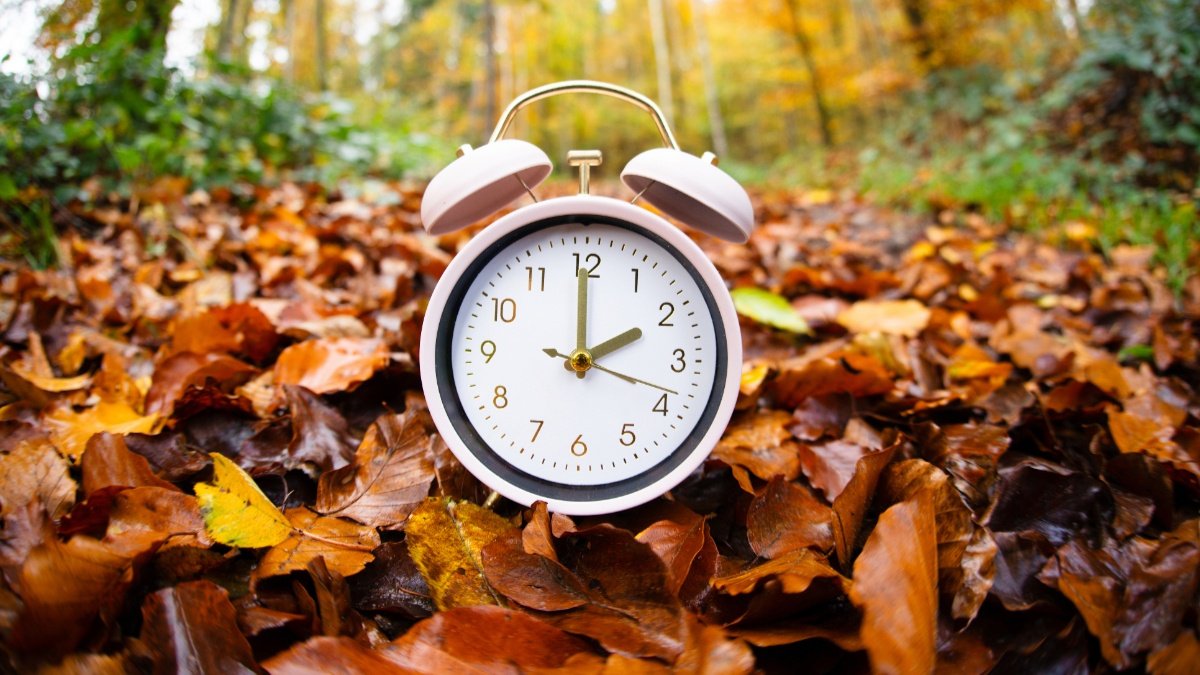 Este sábado cambia la hora en casi todo Chile