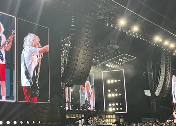 AC/DC en Chile tras 30 años: el arrollador regreso de la banda con un repaso de sus grandes éxitos y con Brian Johnson y Angus Young como motores del show