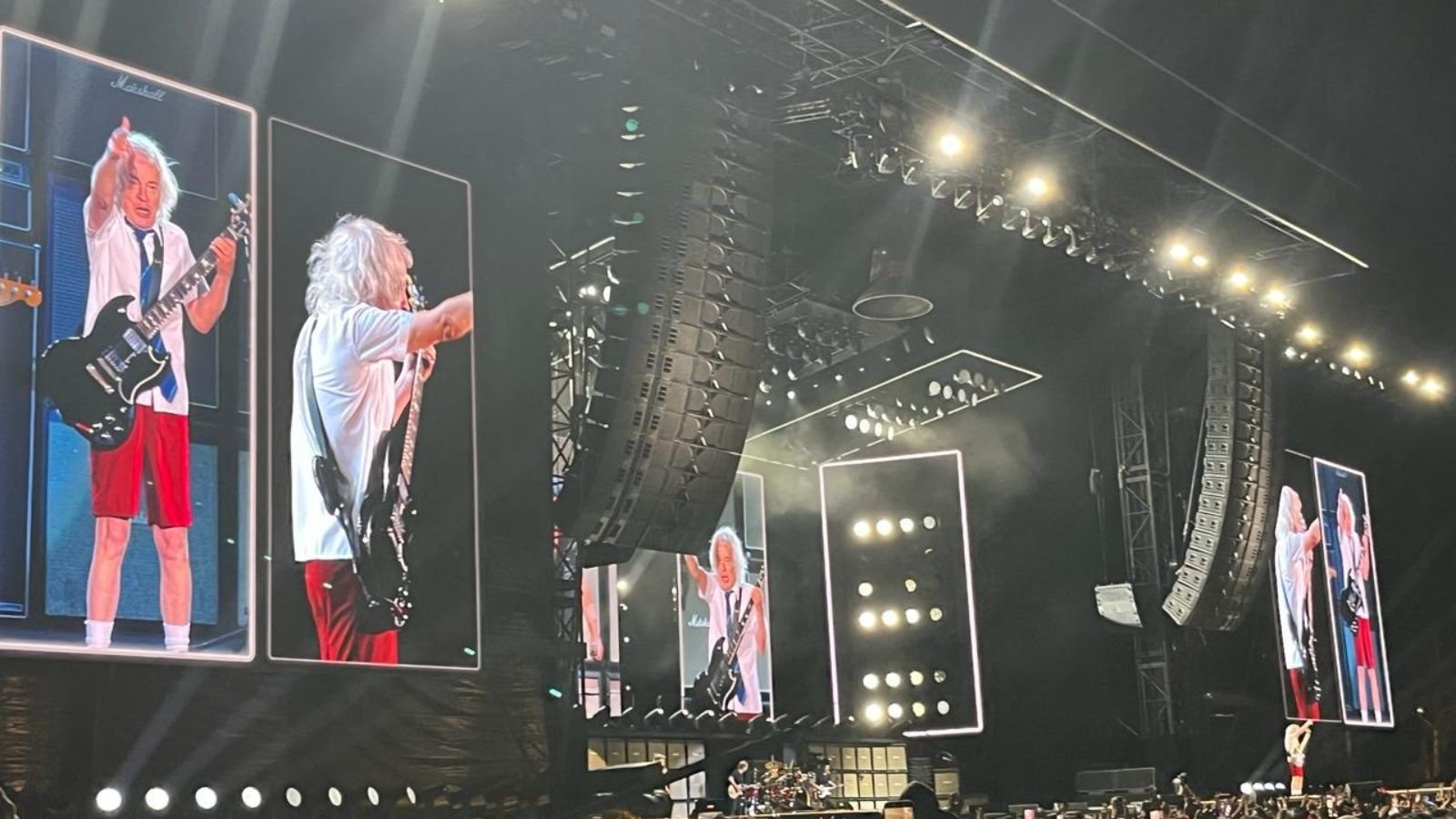 AC/DC en Chile tras 30 años: el arrollador regreso de la banda con un repaso de sus grandes éxitos y con Brian Johnson y Angus Young como motores del show