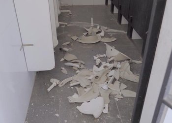 Liceo de La Florida es vandalizado a dos semanas del inicio de clases: estaba siendo remodelado y desconocidos destruyeron los baños del recinto