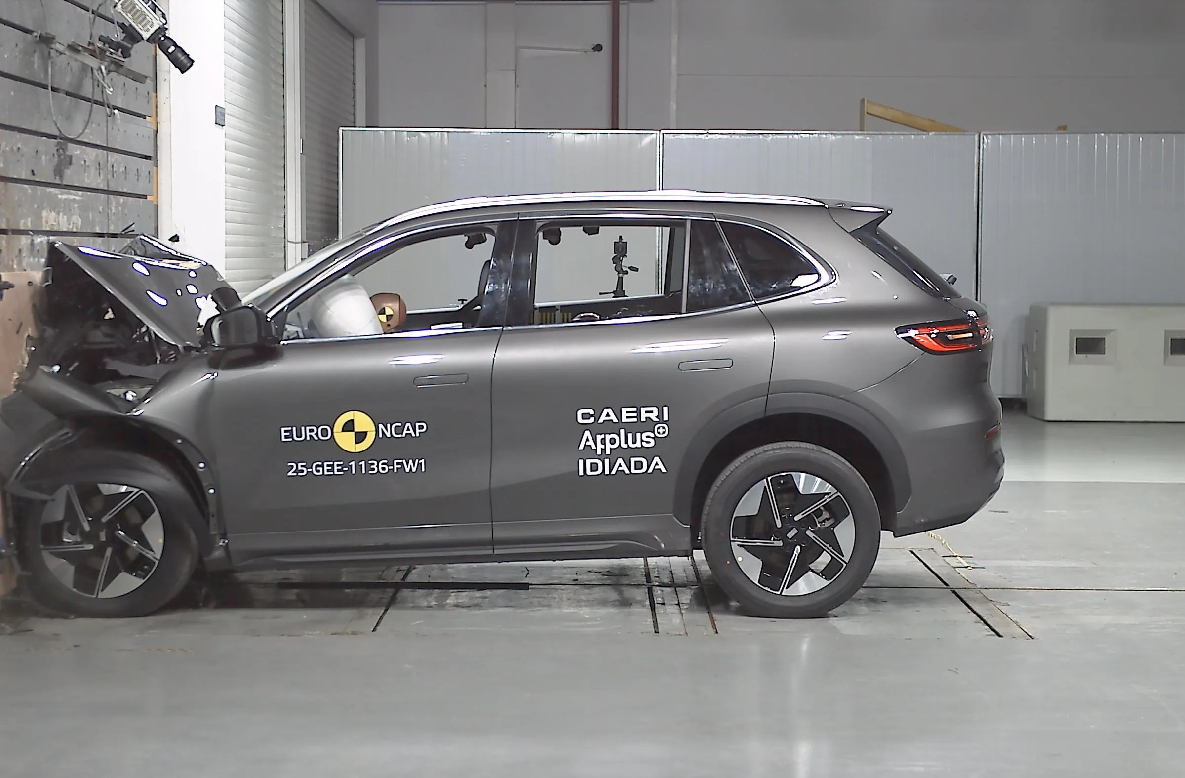 Geely EX5 EM-i conquista cinco estrellas en seguridad antes de su debut en Chile