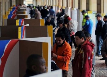 Violencia, disputa institucional y la derecha dividida: El tenso escenario a una semana de las elecciones en Colombia