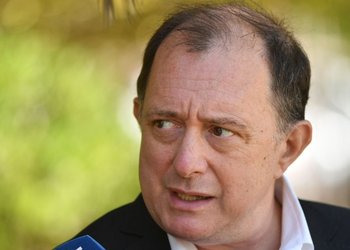 Con encontrón con diputada del Frente Amplio y duros reproches a la administración Boric: el debut del ministro Poduje en el Congreso