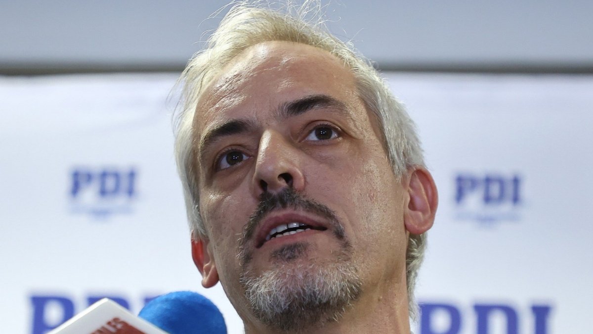 Dolorida renuncia de Thayer al FA: acusa que lo dejaron solo ante acusaciones de la derecha