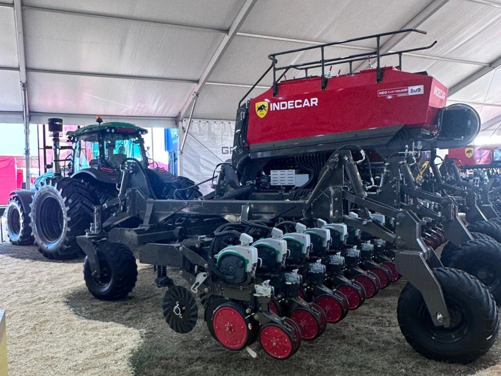 Presentan una marca china de tractores en el país y lanzan una inédita promoción en Expoagro