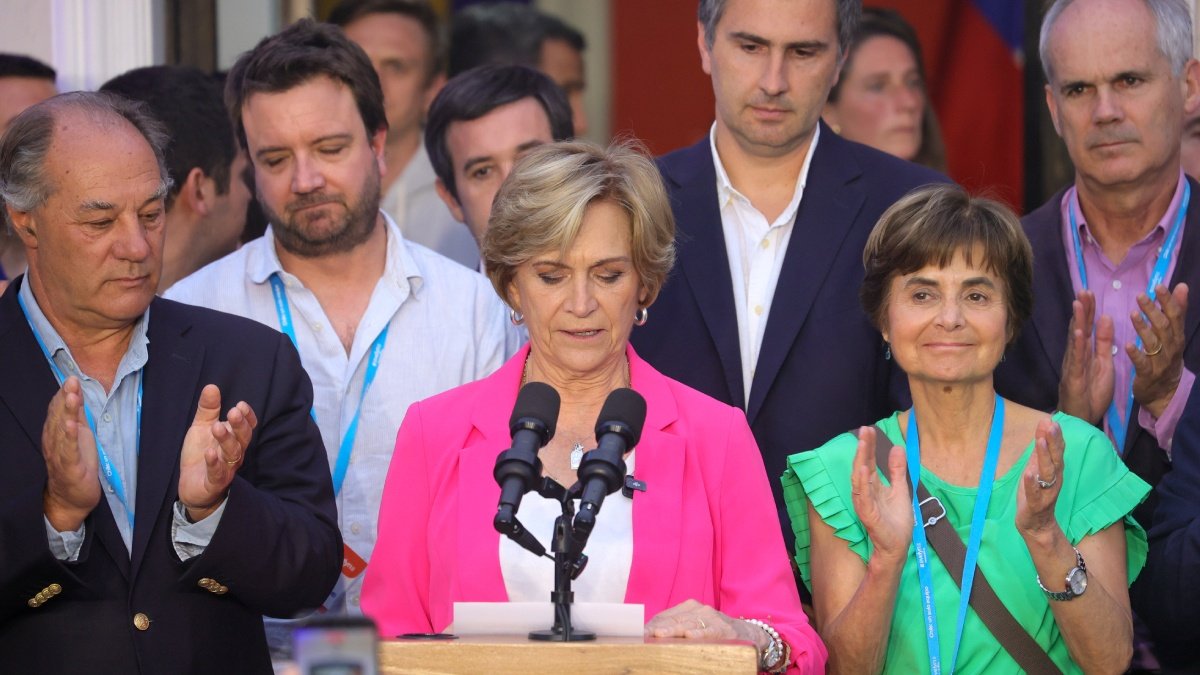 Matthei reconoció derrota: felicitó a Jara y Kast y llamó a la "responsabilidad democrática"