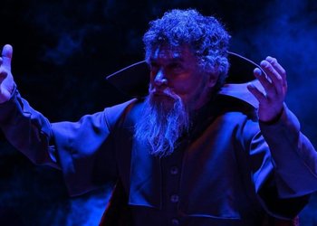 Con aplaudida relectura contemporánea: "Hamlet-Multitud" llega a Matucana 100