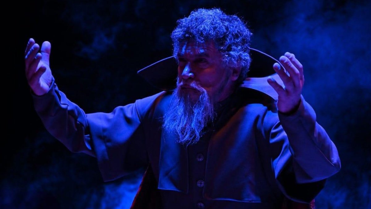 Con aplaudida relectura contemporánea: "Hamlet-Multitud" llega a Matucana 100