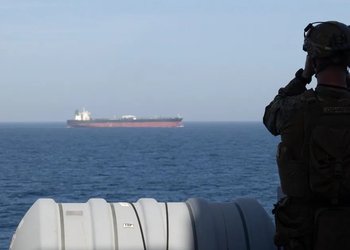Irán asegura haber impedido el paso de un buque de la Armada de Estados Unidos a través del estrecho de Ormuz