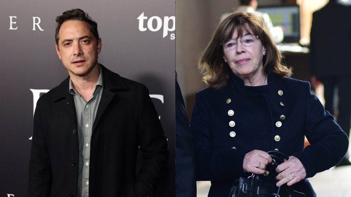 Periodista reportando noticias