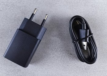 Hay 17 mil unidades en el país: Sernac emitió alerta de seguridad por cargador de celular que puede generar sobrecalentamiento