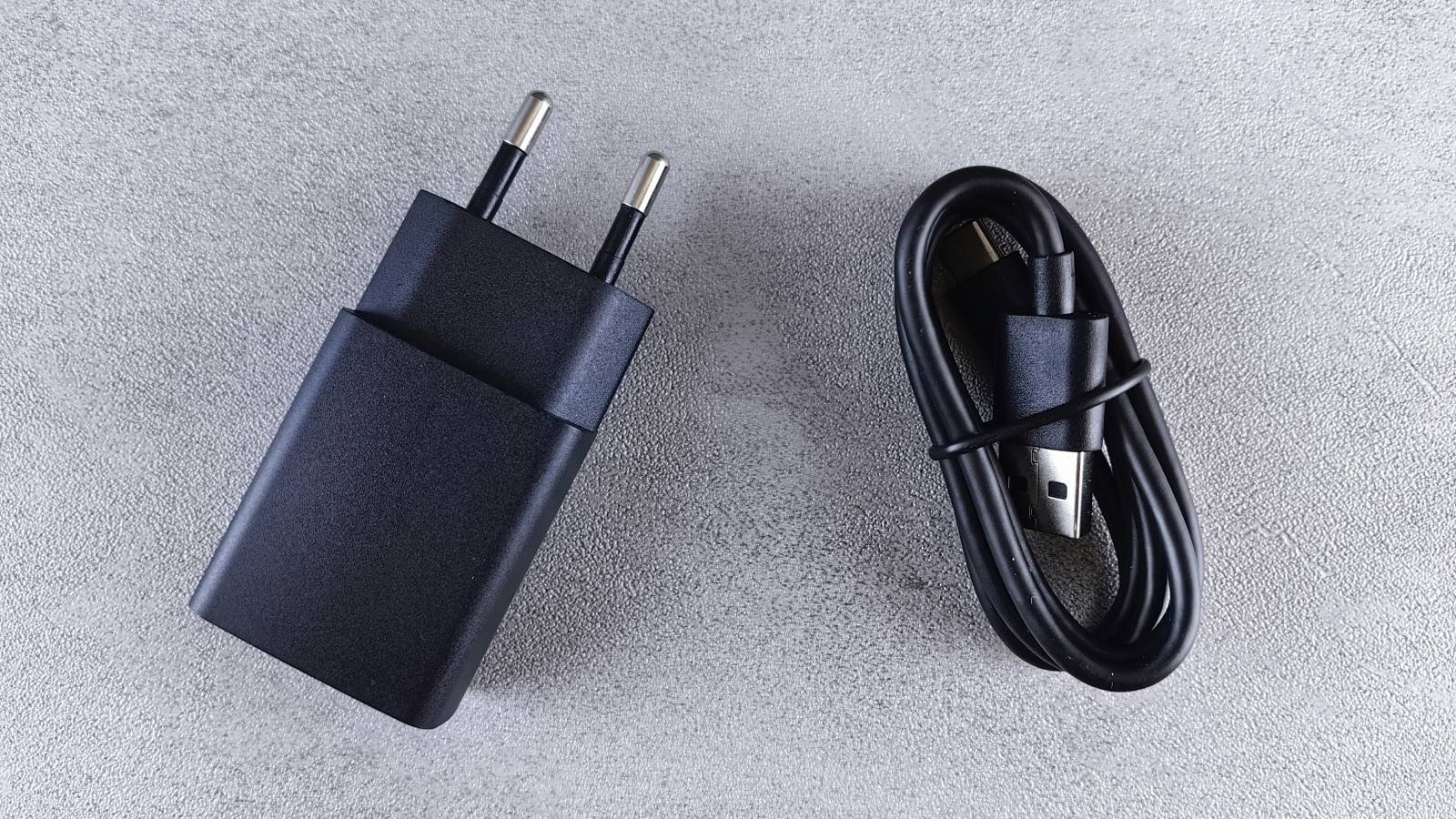 Hay 17 mil unidades en el país: Sernac emitió alerta de seguridad por cargador de celular que puede generar sobrecalentamiento