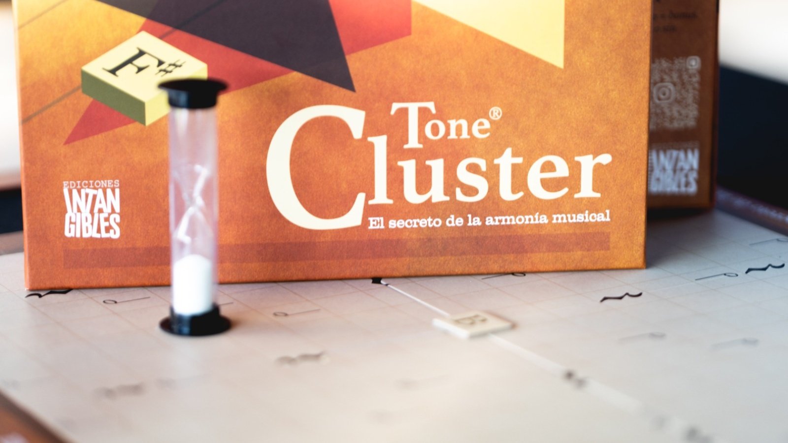 Tone Cluster, el juego de mesa creado por una académica chilena para aprender el lenguaje oculto de la música