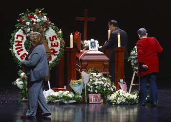 Julio Jung fue velado en el Teatro Oriente