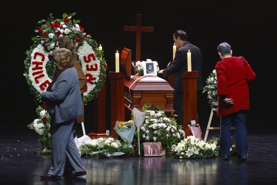 Julio Jung fue velado en el Teatro Oriente